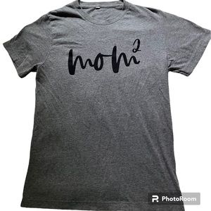 Womens Short Sleeve Graphic Tee “Mom squared” in Light Grey Sz M